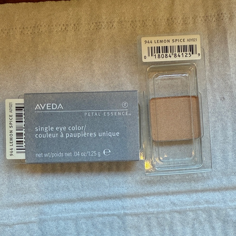 AVEDA Petal Essence Eyeshadow in Lemon Spice